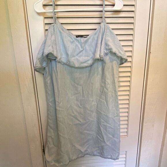 Romeo + Juliet‎ pinstripe cold shoulder mini dress - Picture 11 of 12